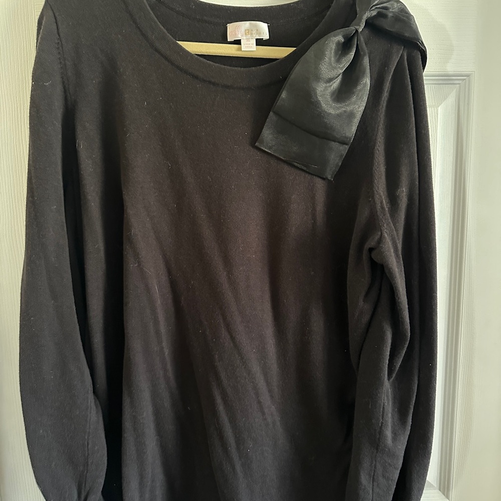 Belle by Kim Gravel Black Knitwear Sweater with Shoulder Bow (XL)